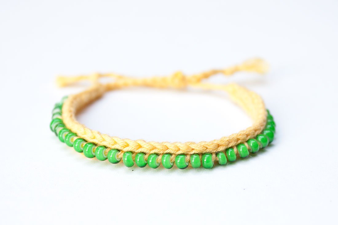 Cómo hacer una pulsera de ganchillo con bolitas