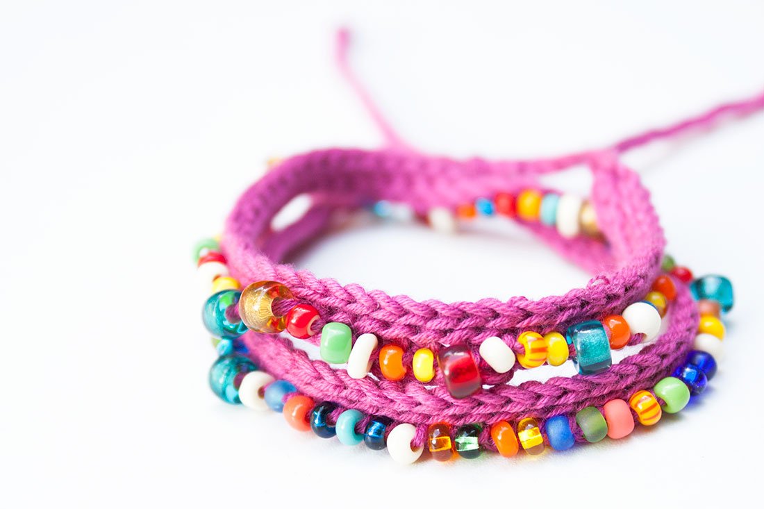 Cómo hacer una pulsera de ganchillo con bolitas